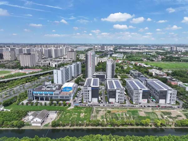 张江机器人企业豪华阵容备战WAIC，浦东具身智能产业从“新赛道”跑向“主赛道”