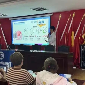 医学生让老年人走出健康认知误区