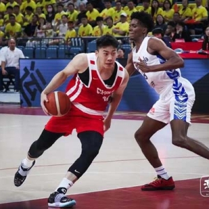 杨瀚森没来但小将王俊杰顶了起来，热身赛中国男篮再胜委内瑞拉