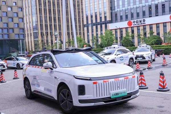 自动驾驶商业化提速 上海发放新一批示范运营牌照