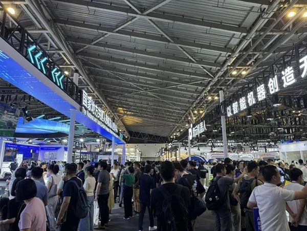 WAIC最“火爆”的展区，“浦东人形机器人”战队捷报频传