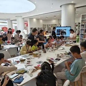 用指尖触摸传统文化！贵阳市少儿图书馆“非遗狂欢日”有趣好玩