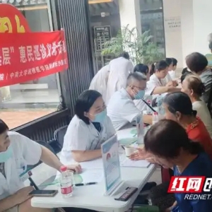 健康服务进公园 共筑“家门口”健康防线