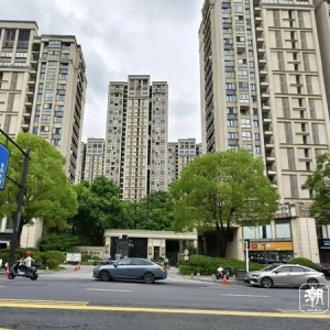 房价从4万+跌到2万+后，滟澜山成金沙湖二手房“顶流”