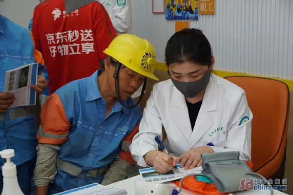 菏泽医专附属医院走进菏泽市工会驿站开展健康义诊活动
