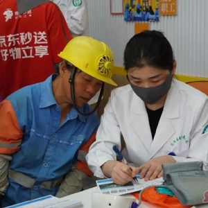 菏泽医专附属医院走进菏泽市工会驿站开展健康义诊活动