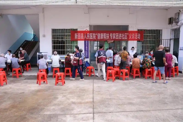 健康帮扶进社区 义诊服务暖人心