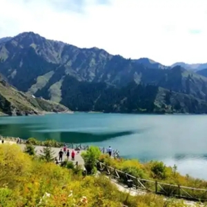 自驾4700公里只为赛里木湖！新疆旅游暑期再火爆，如何应对大流量挑战