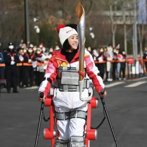 外骨骼机器人从百万天价飞入寻常百姓家