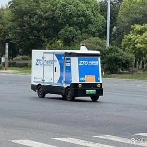 扬州首批自动驾驶测试牌照颁出，新石器无人车“苏ZK0001”率先上路