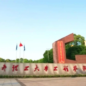 四川一高校宿舍收空调租赁费，“4年1680能买一台”，校方：今年收不收还不确定