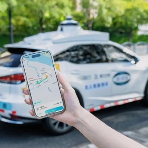 广州自动驾驶“双雄”二季度报：Robotaxi收入狂飙，中东是下一个必争之地