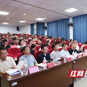 株洲市十三中2025年“立人论坛”圆满收官