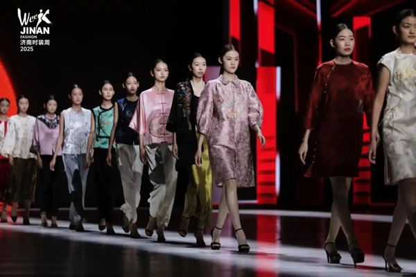 逐梦时尚舞台，赋能专业成长！山东服装职业学院学子闪耀2025济南时装周闭幕式