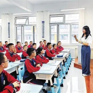 兰州新区开学季创意与温暖并存