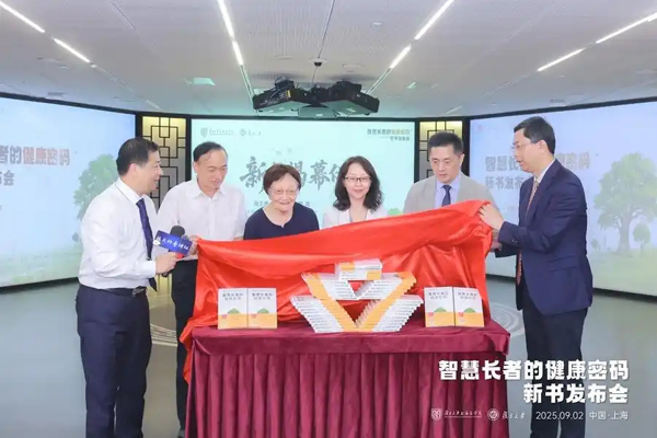 老年朋友很想要一本防病保健实用书，“90后”院士闻玉梅：懂，安排！