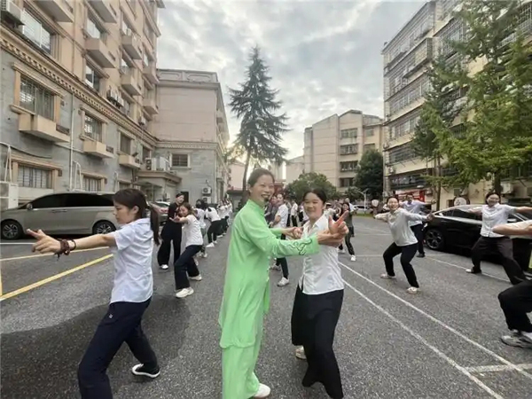 农发行岳阳市分行：八段锦健身活动赋能职工健康新风尚浸润全行