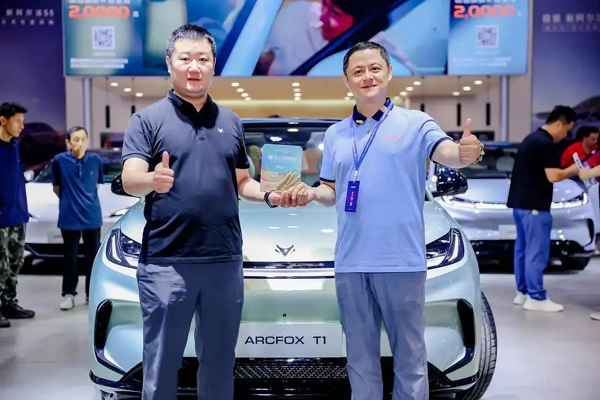 2025齐鲁秋季车展最佳上市新车：极狐T1