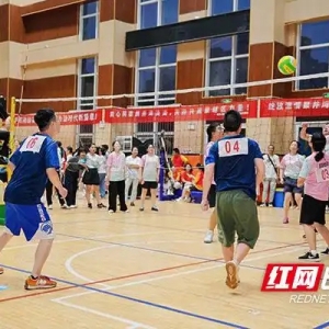 16支队伍3天激战！“团结杯”气排球赛点燃全民健身热潮