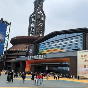 九大专题首秀！近2000家企业线下参展！记者带你直击服贸会→