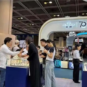 军工风腕表如何玩转时尚？霍启刚同款海鸥表的硬核美学表达