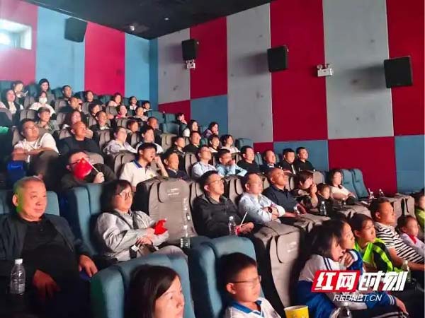 铭记历史砥砺前行 宁乡装饰行业集体观影《731》