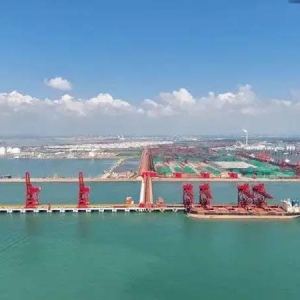 青岛西海岸新区港口高效审批助力青岛港董家口港区第二座40万吨矿石码头早日投产