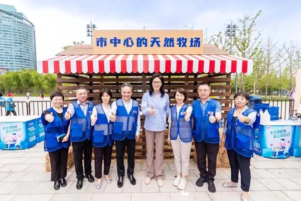 光明乳业携鲜活大使郎平启幕“光明健康生活节”，开启国民健康新征程