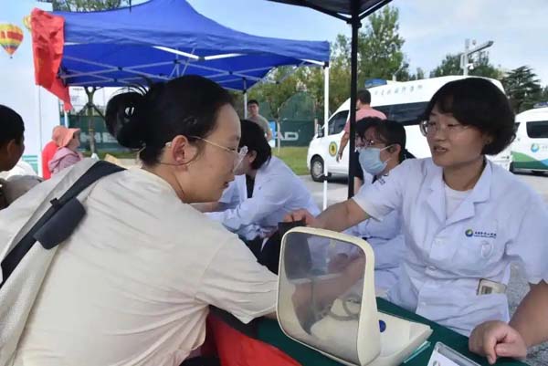 秋风送健康！日照市“服务百姓健康行动”义诊周在东港区暖心启幕