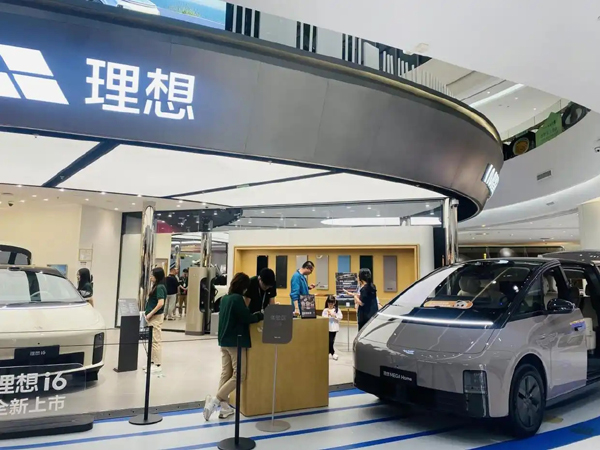 车市黄金周丨扎堆北京商圈，新能源汽车“同台竞技”
