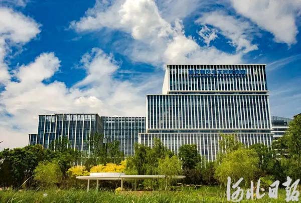 香港特区代表团赴雄安新区考察