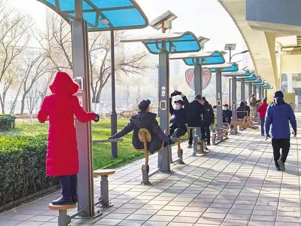 城市公园vs商业健身房 老年人健身为何偏爱露天场地？