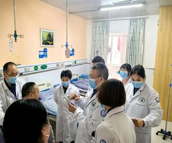 四川广元：优质医疗“零距离” 巡回服务暖民心