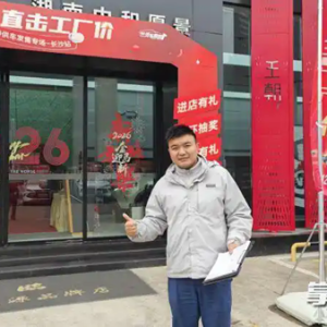 2025年，他帮296位长沙市民圆了新能源车梦