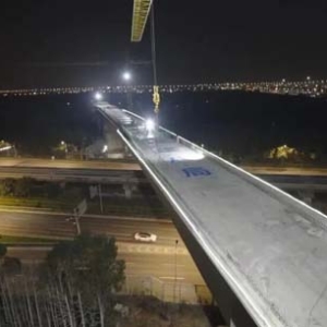 国内首例！万吨桥梁成功跨越上海磁浮线，沪苏通铁路二期建设取得关键性突破