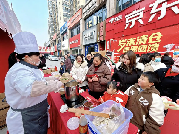 十堰郧阳区总工会联合京东家电举办爱心驿站年货节活动