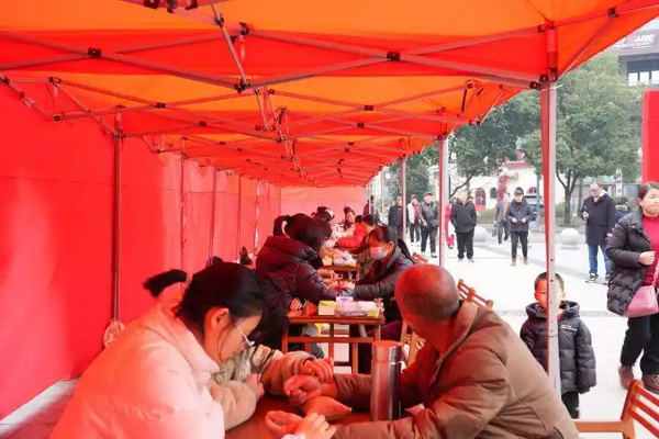 新春送健康！重庆中医药学院义诊送上“健康年货”