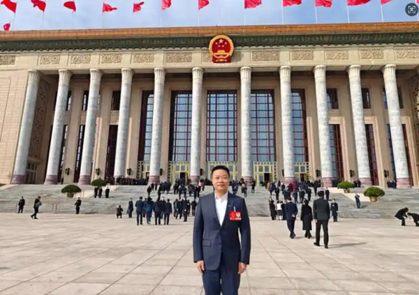 破解“上路慢”“大脑弱”“起飞难”，何小鹏建言聚焦三大未来产业制度瓶颈｜两会声音